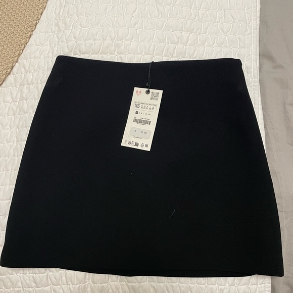 Zara Black Mini Skirt - Picture 1 of 4